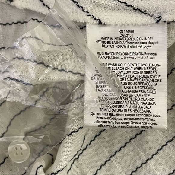 NWT BCBGeneration Faux Wrap 3/4 Sleeve Striped Blouse White Black Size XS - Picture 13 of 16